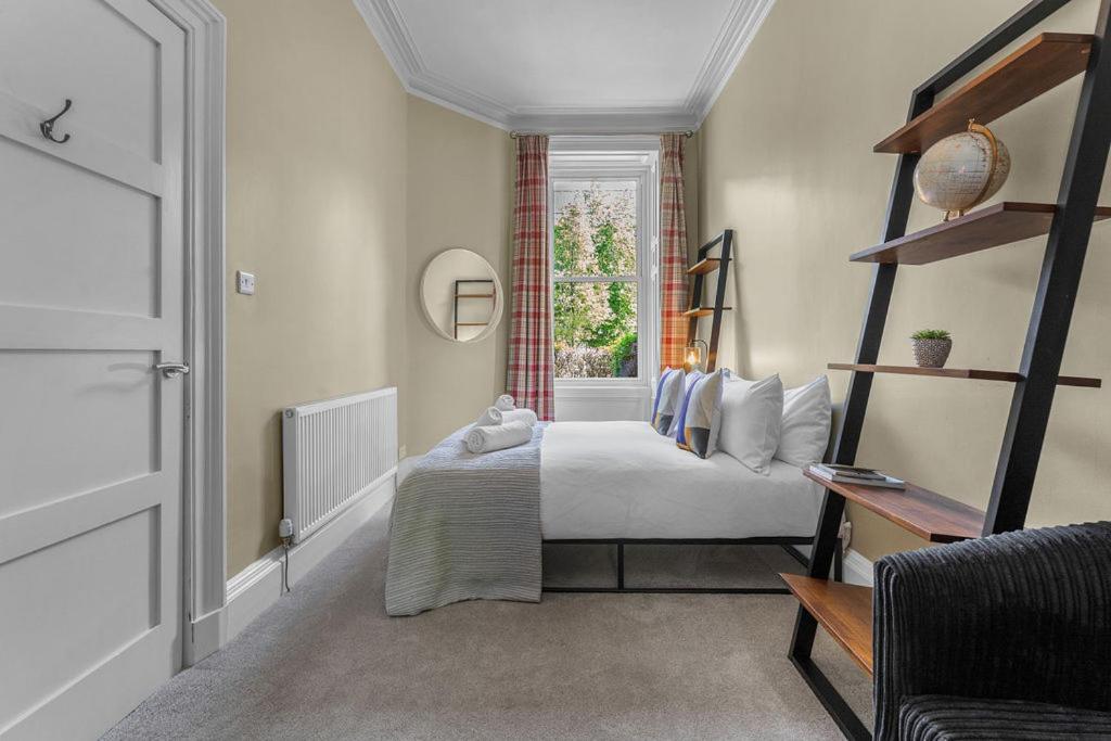 Stylish Elegance In City's Heart Apartment