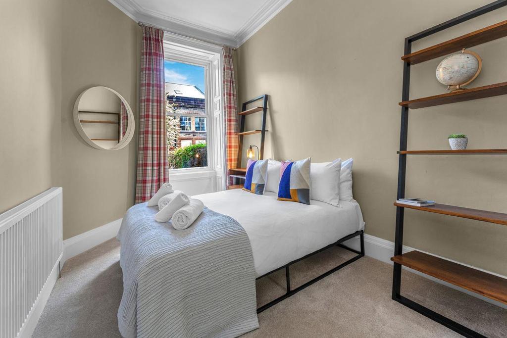 Stylish Elegance In City's Heart Apartment Edinburgh