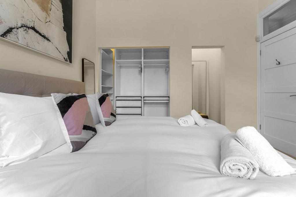 Apartment Stylish Elegance In City's Heart