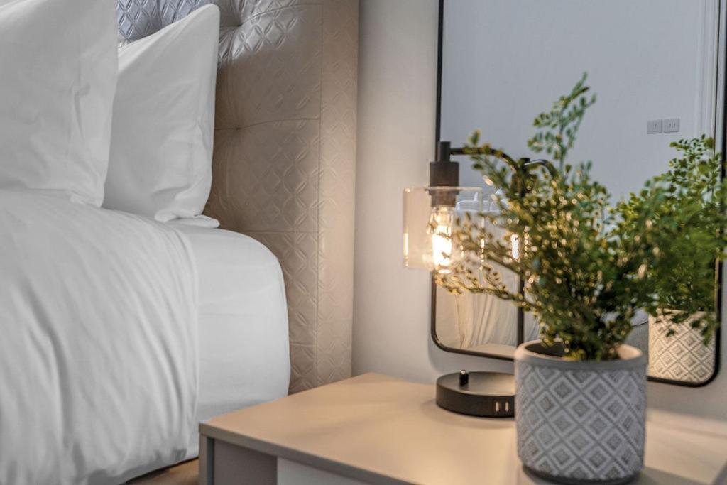 Stylish Elegance In City's Heart Apartment Edinburgh
