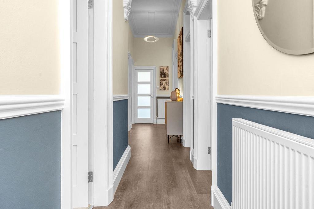 Apartment Stylish Elegance In City's Heart