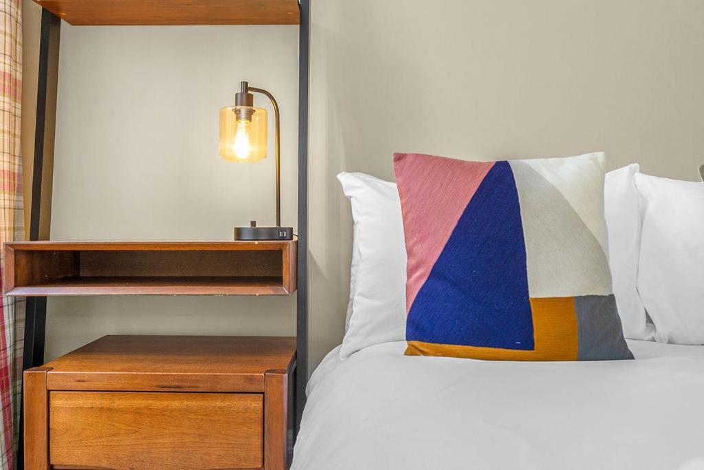 Stylish Elegance In City's Heart Apartment