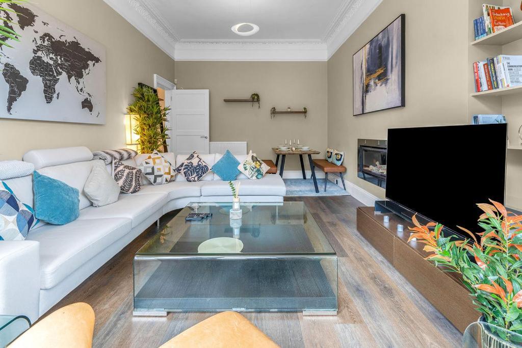 Apartment Stylish Elegance In City's Heart Edinburgh