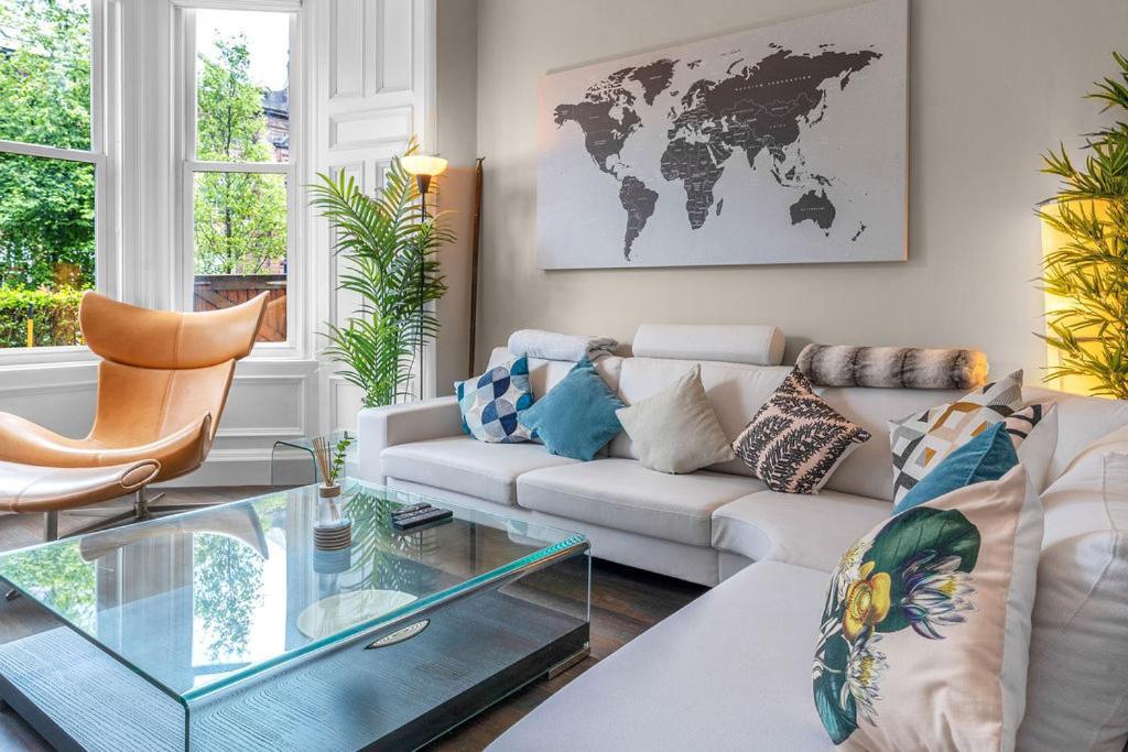 Apartment Stylish Elegance In City's Heart