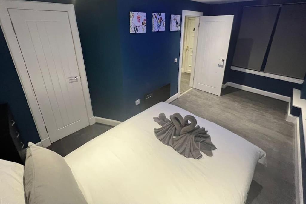 Murrayfield Stadium Basement - 3 Bed 3 Bath Apartment EDI