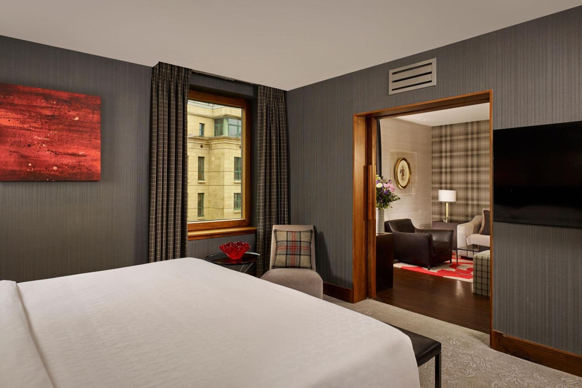 Sheraton Grand & Hotel