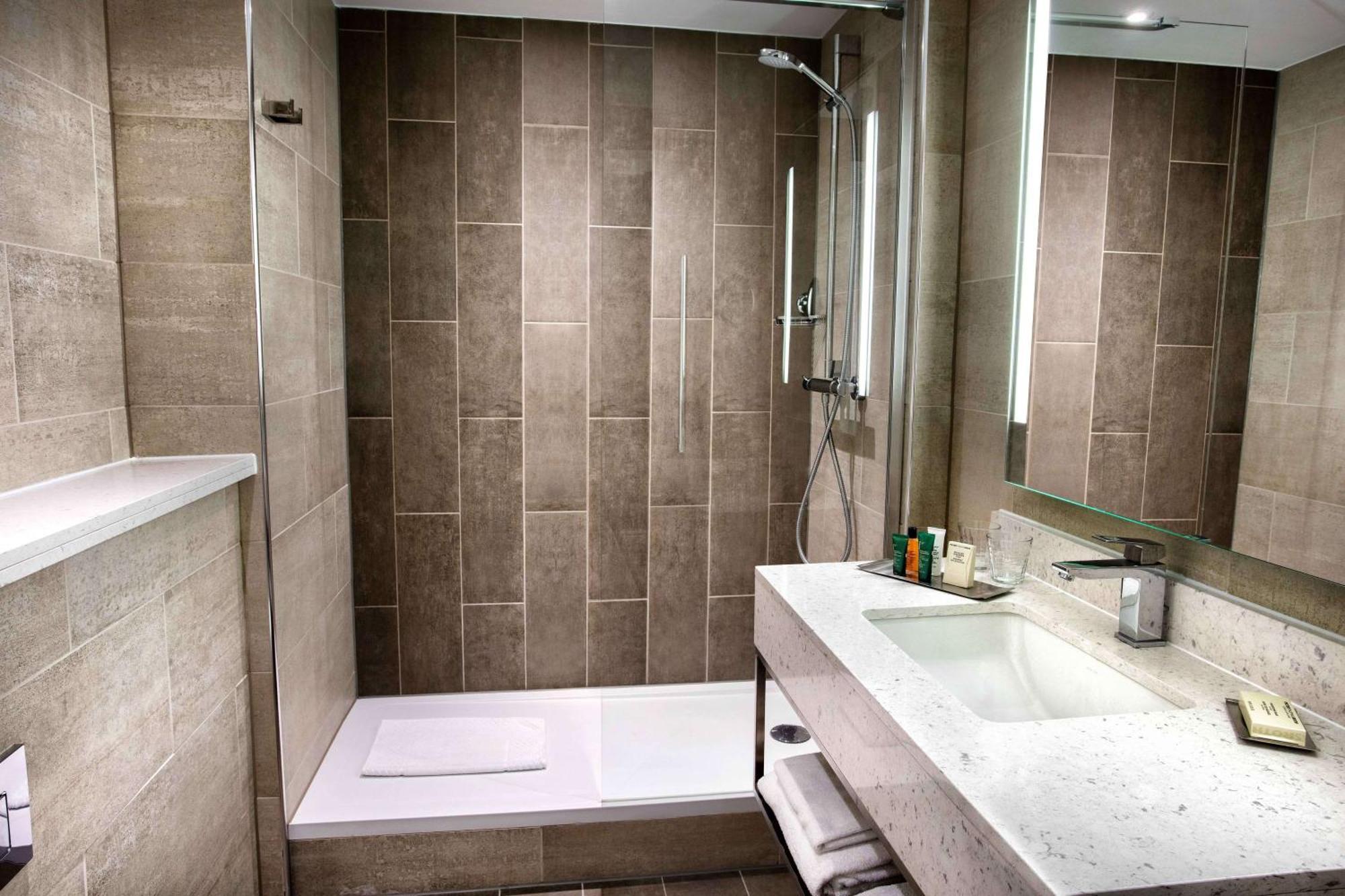 Hilton Carlton 4* Edinburgh