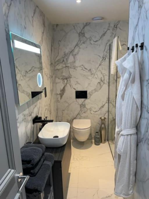 Complete Centre Comfort Apartment EDI