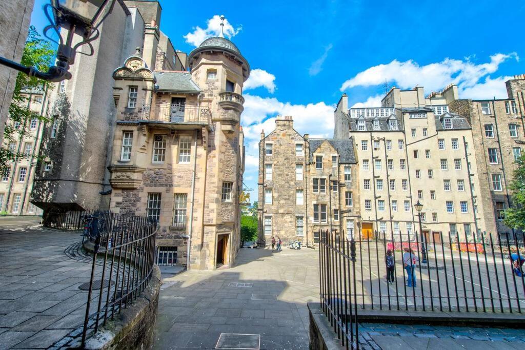 Apartment Modern Flat With Views By The Royal Mile *