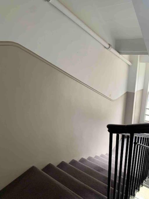 Modern Flat With Views By The Royal Mile Apartment