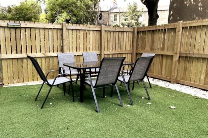 Apartment Lovely 3 Bedroom With Private Garden In Centre *