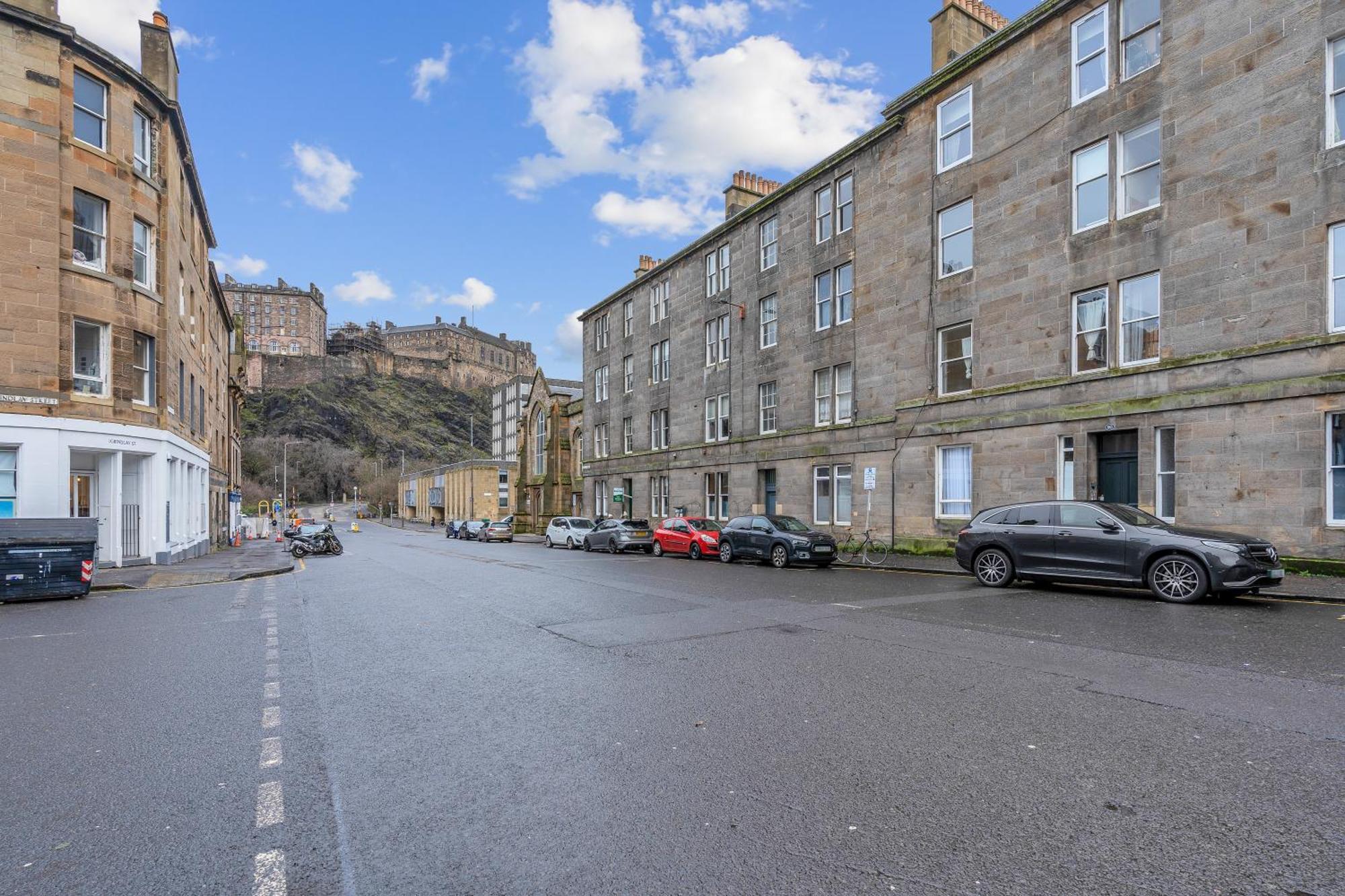 Cosy Modern Centre Flat Edinburgh
