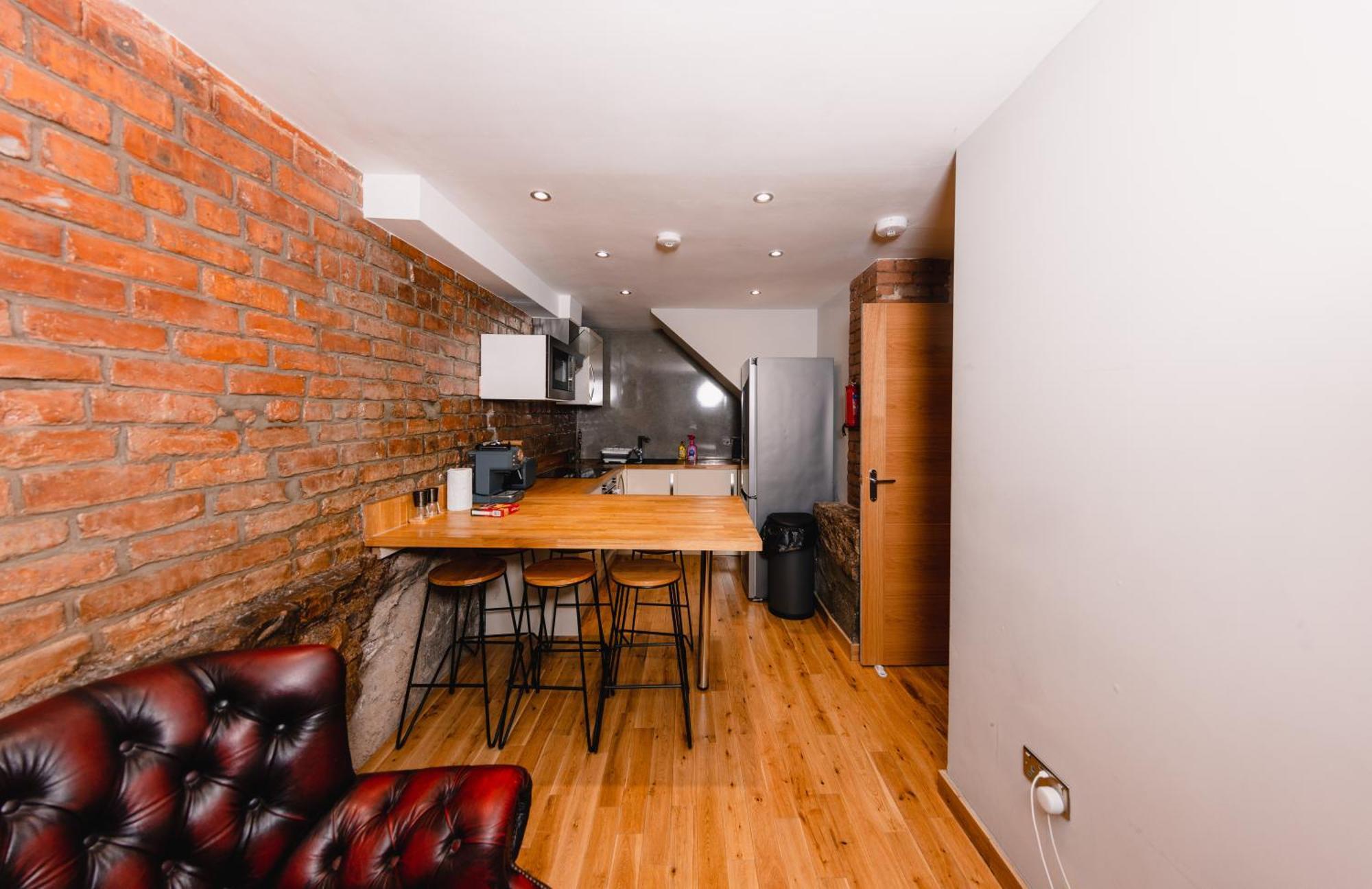 Superb Luxury Quality Central On Canal Apartment *
