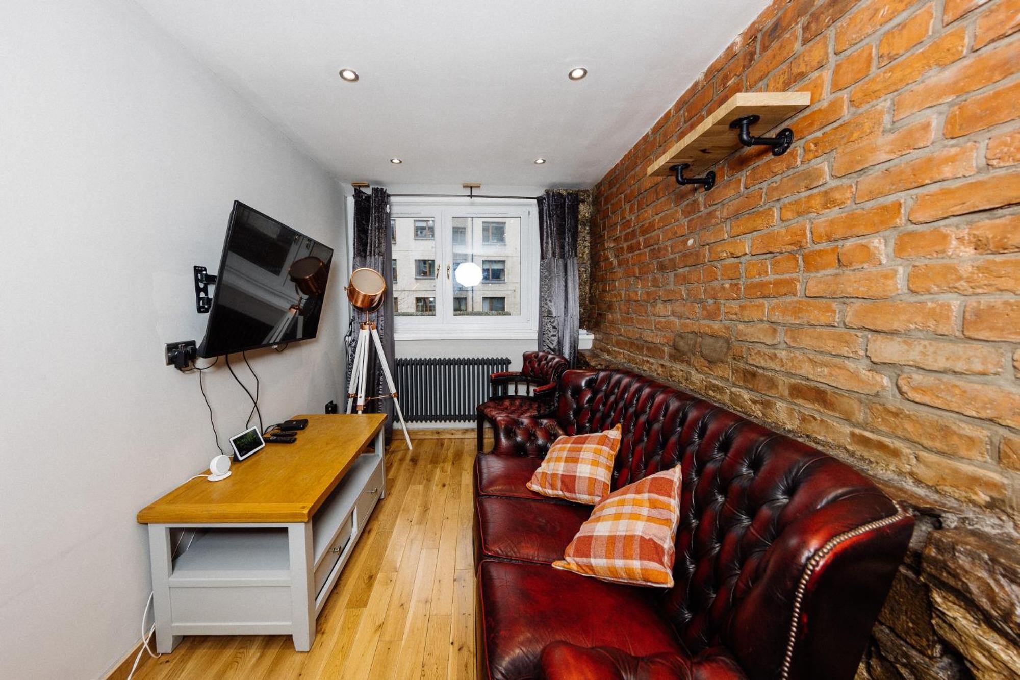 Superb Luxury Quality Central On Canal Apartment Edinburgh