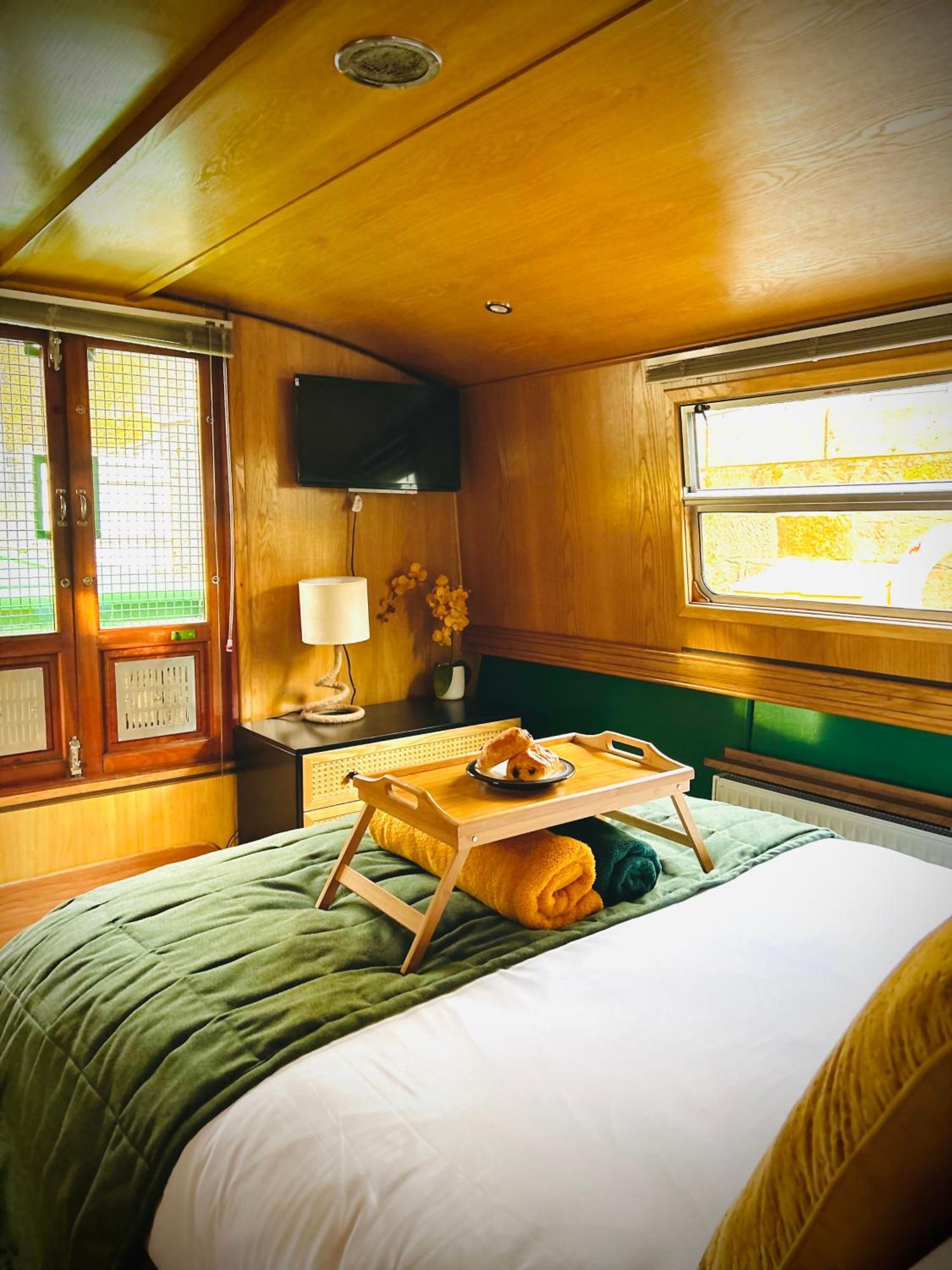 Botel - Houseboats EDI