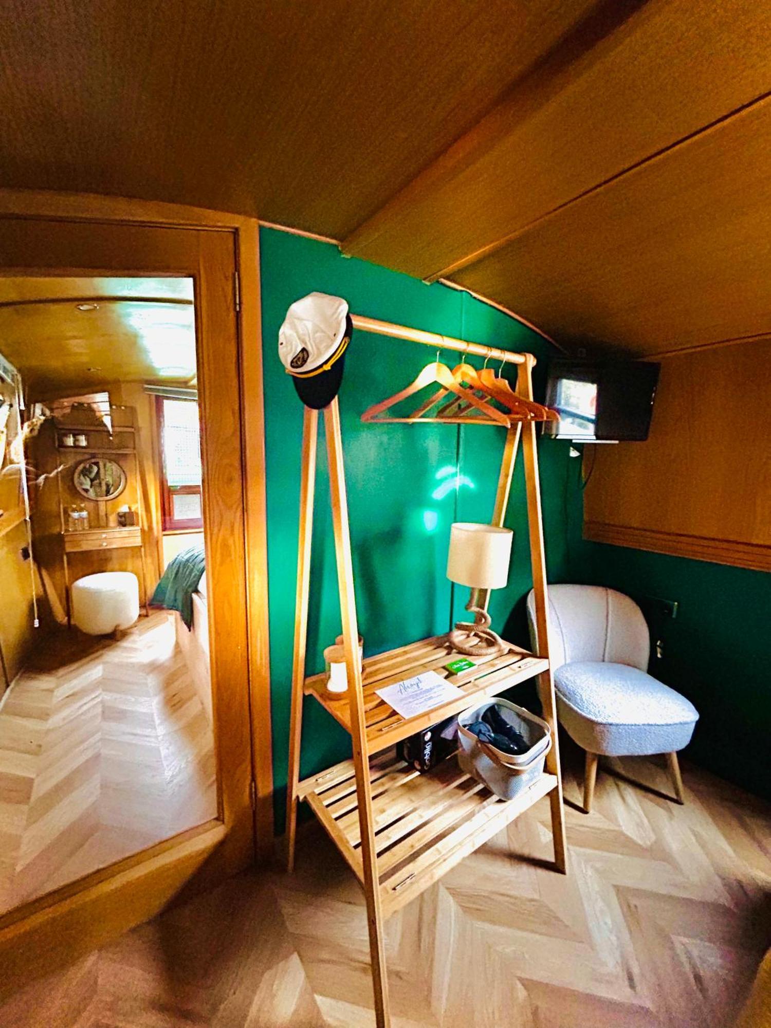 - Houseboats Botel EDI