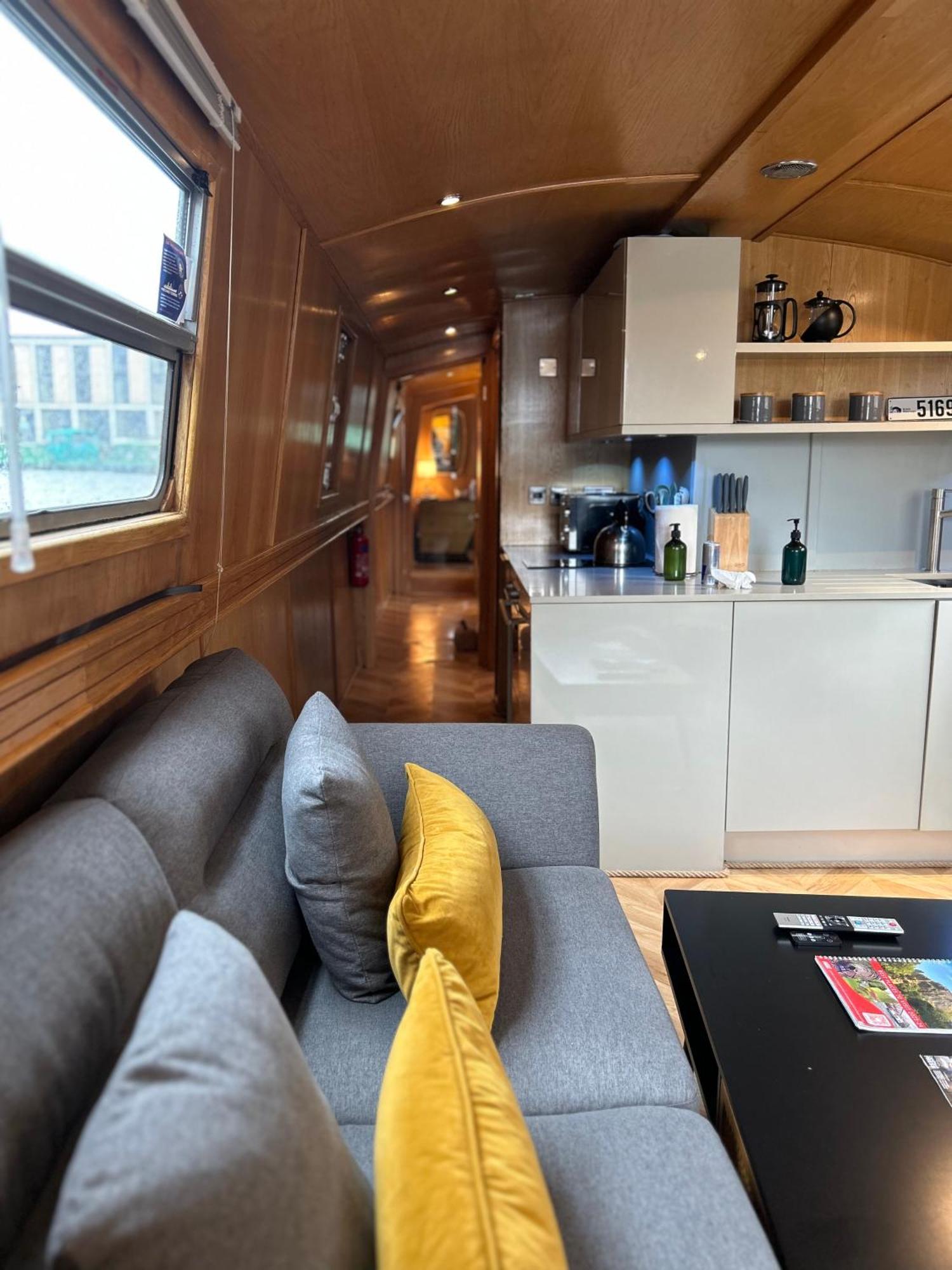 - Houseboats EDI