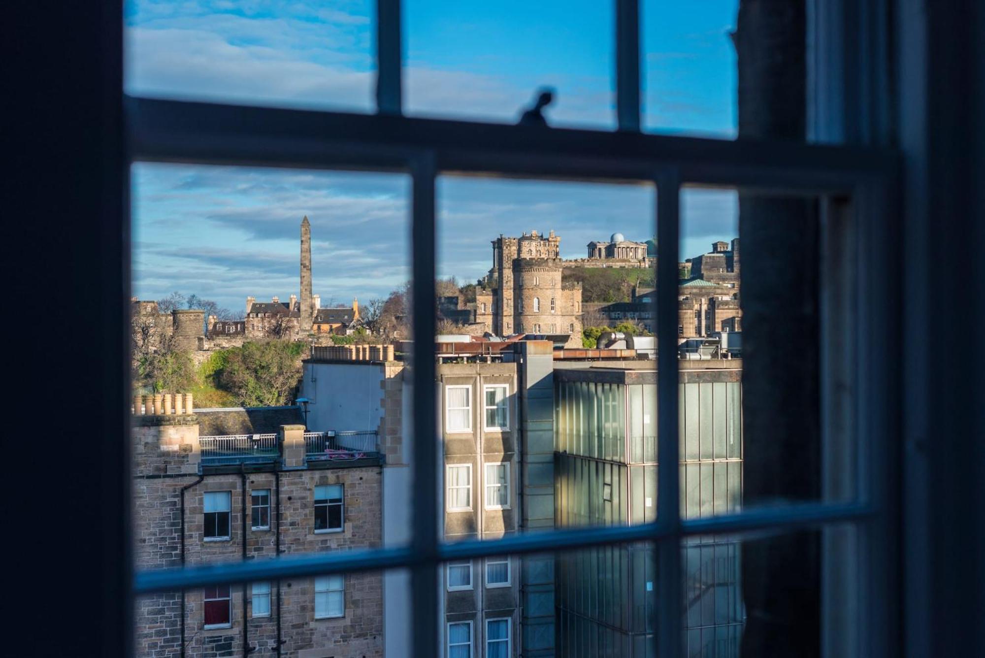 Quiet, 2 Bedroom Royal Mile Gem * EDI