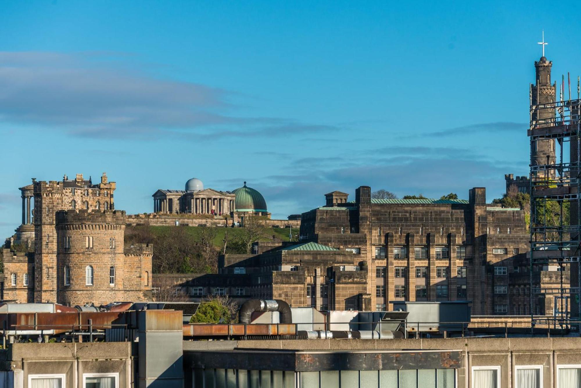 Quiet, 2 Bedroom Royal Mile Gem * EDI