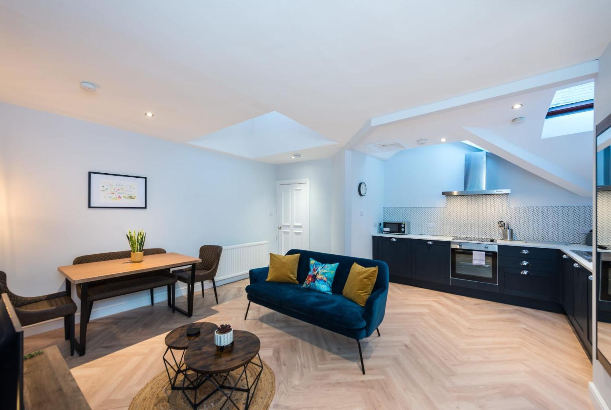 Quiet, 2 Bedroom Royal Mile Gem EDI