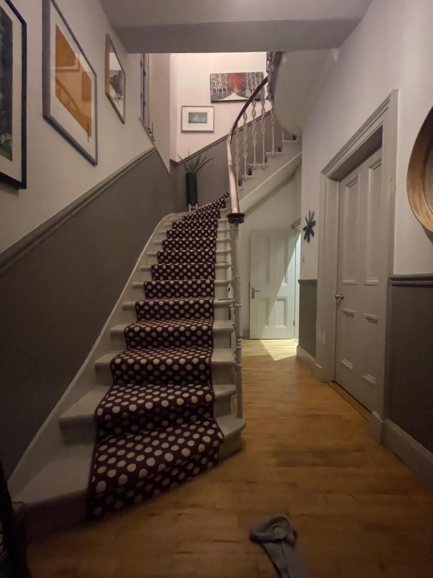 Large 3 Double Bedroom Period House With Parking * Edinburgh