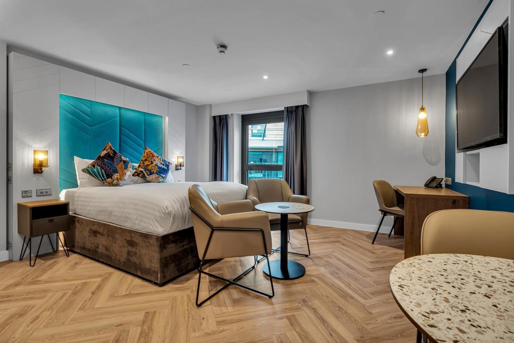 Roomzzz Aparthotel *