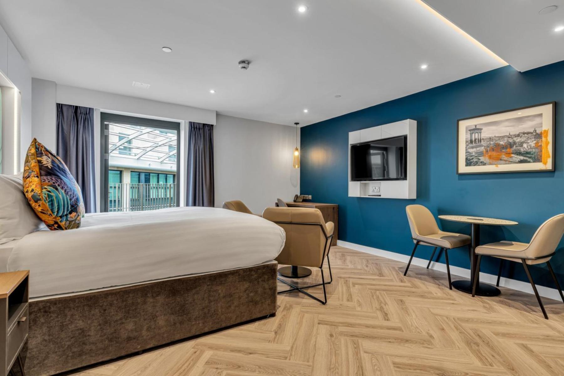 Aparthotel Roomzzz EDI