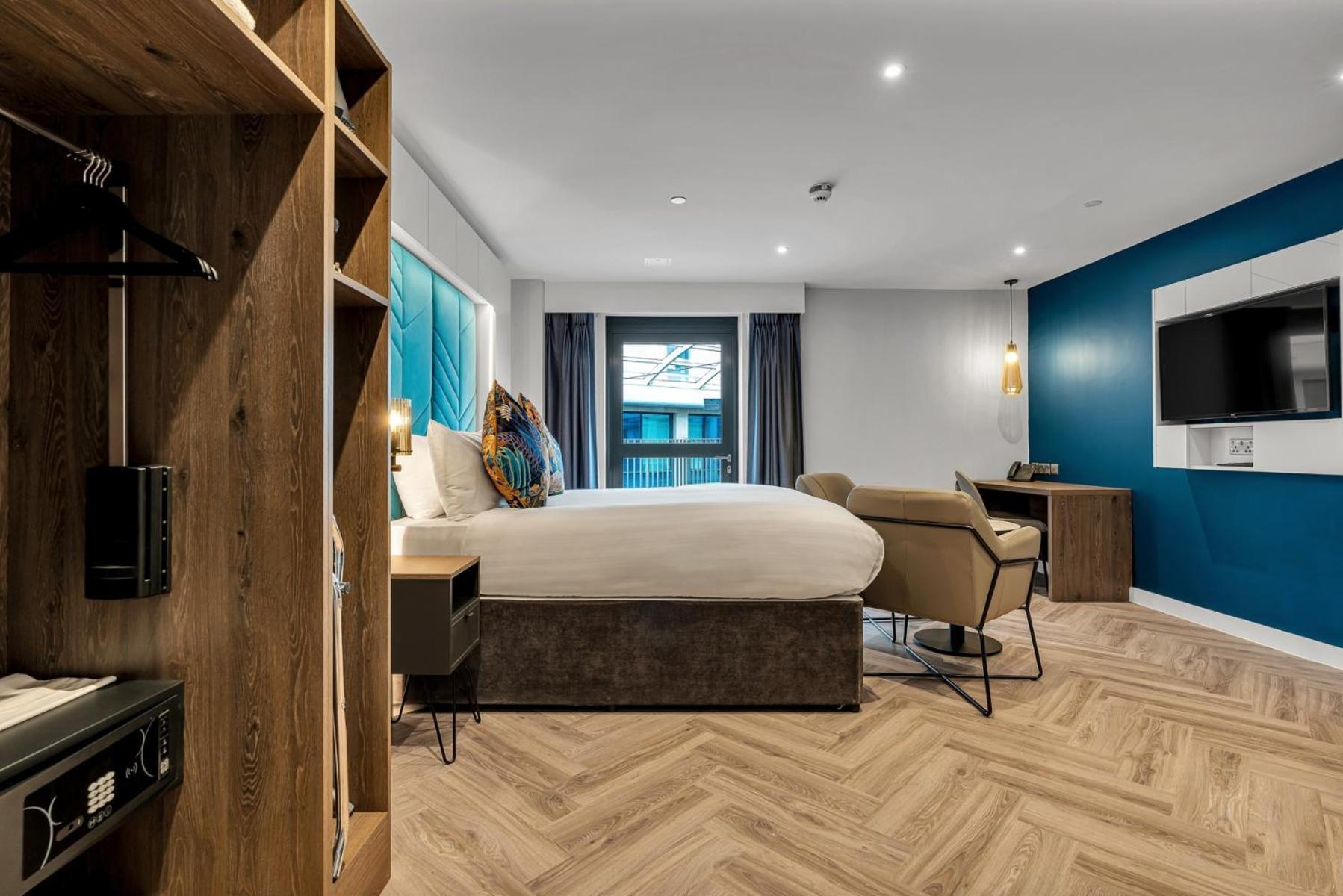 Roomzzz Aparthotel