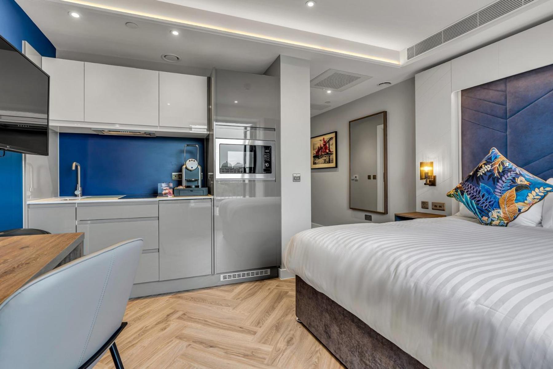 Aparthotel Roomzzz *