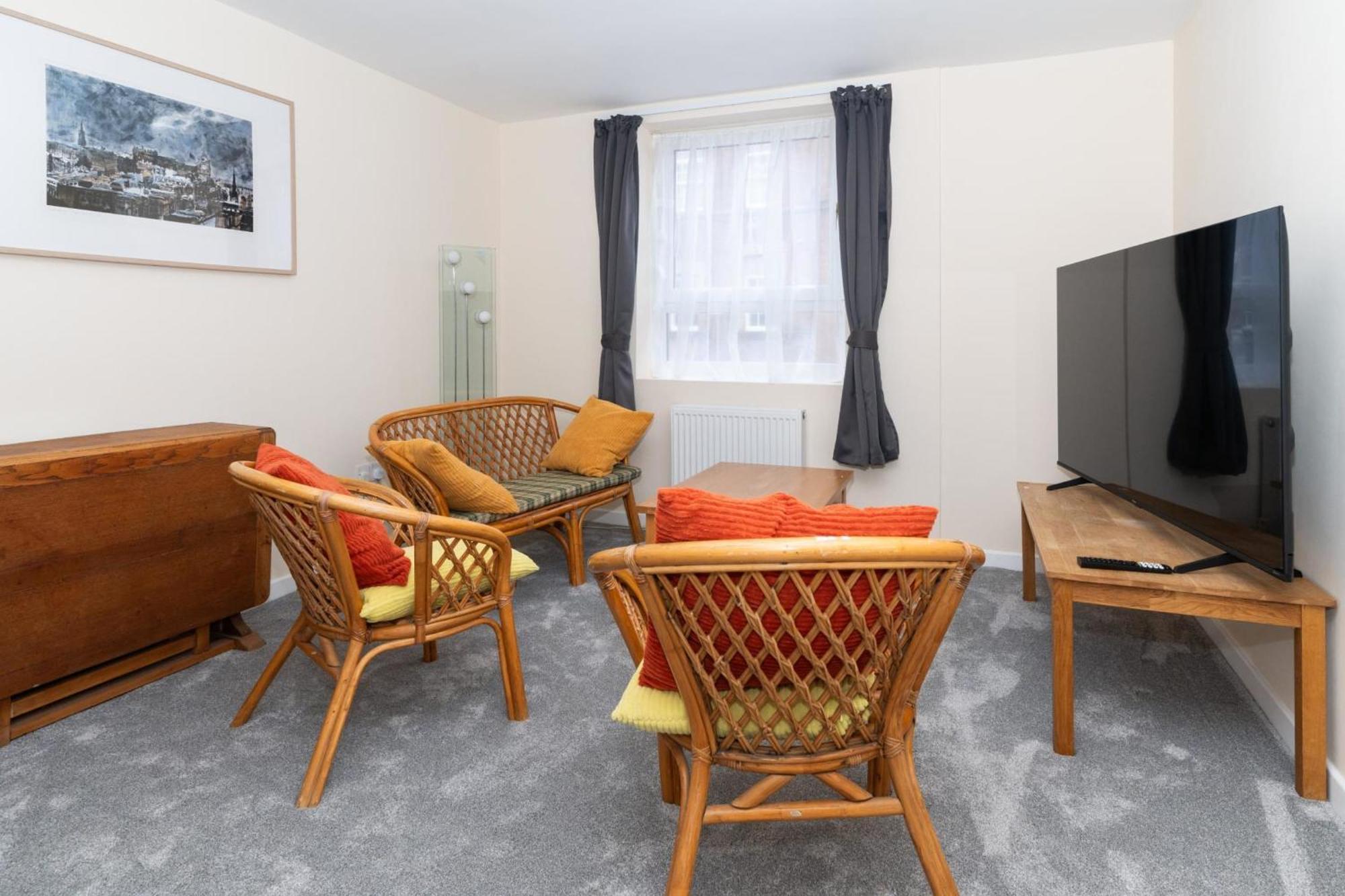Brilliantly Located 2bd Flat Heart Of Edinburgh! * Edinburgh