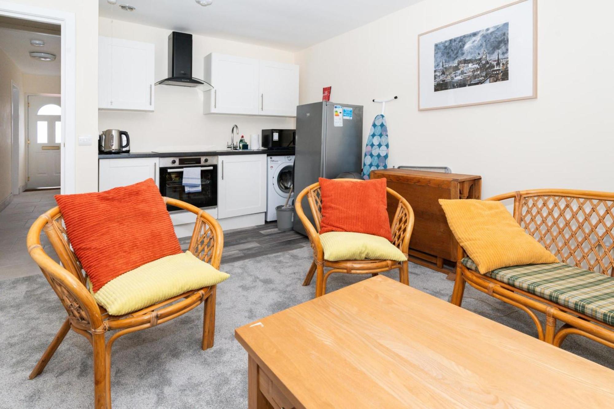 Brilliantly Located 2bd Flat Heart Of Edinburgh!