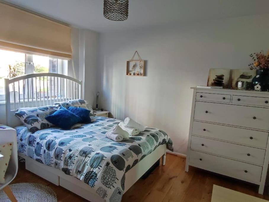 Flat With Balcony. Parking Included. Edinburgh