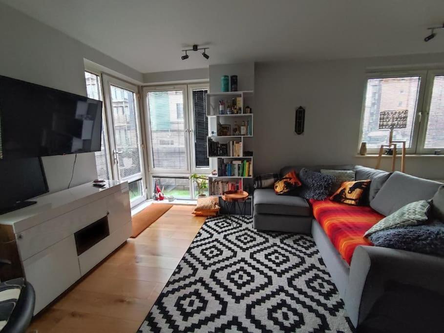 Flat With Balcony. Parking Included. Edinburgh