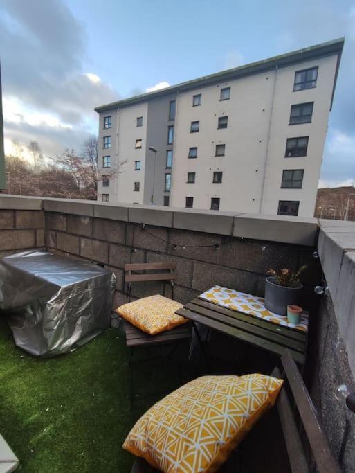 Flat With Balcony. Parking Included. * Edinburgh