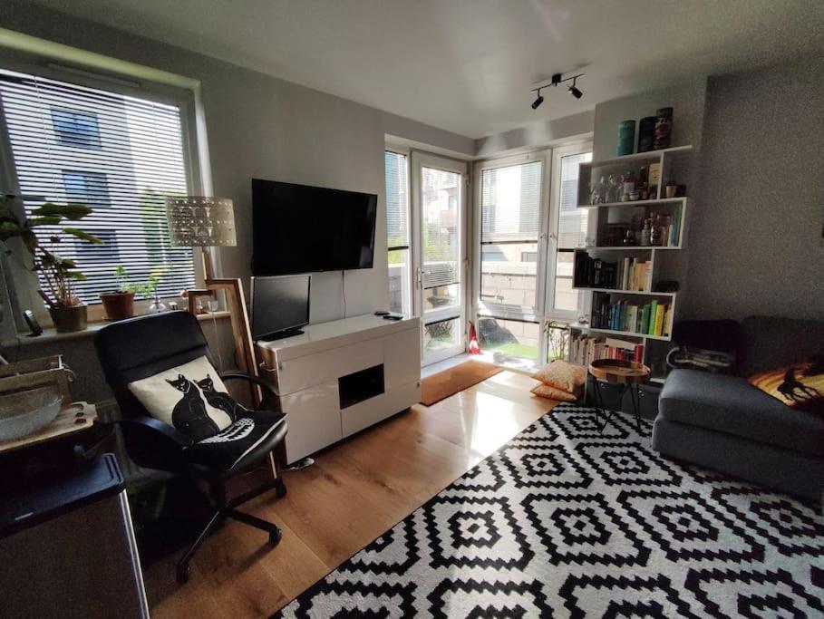 Flat With Balcony. Parking Included. Edinburgh