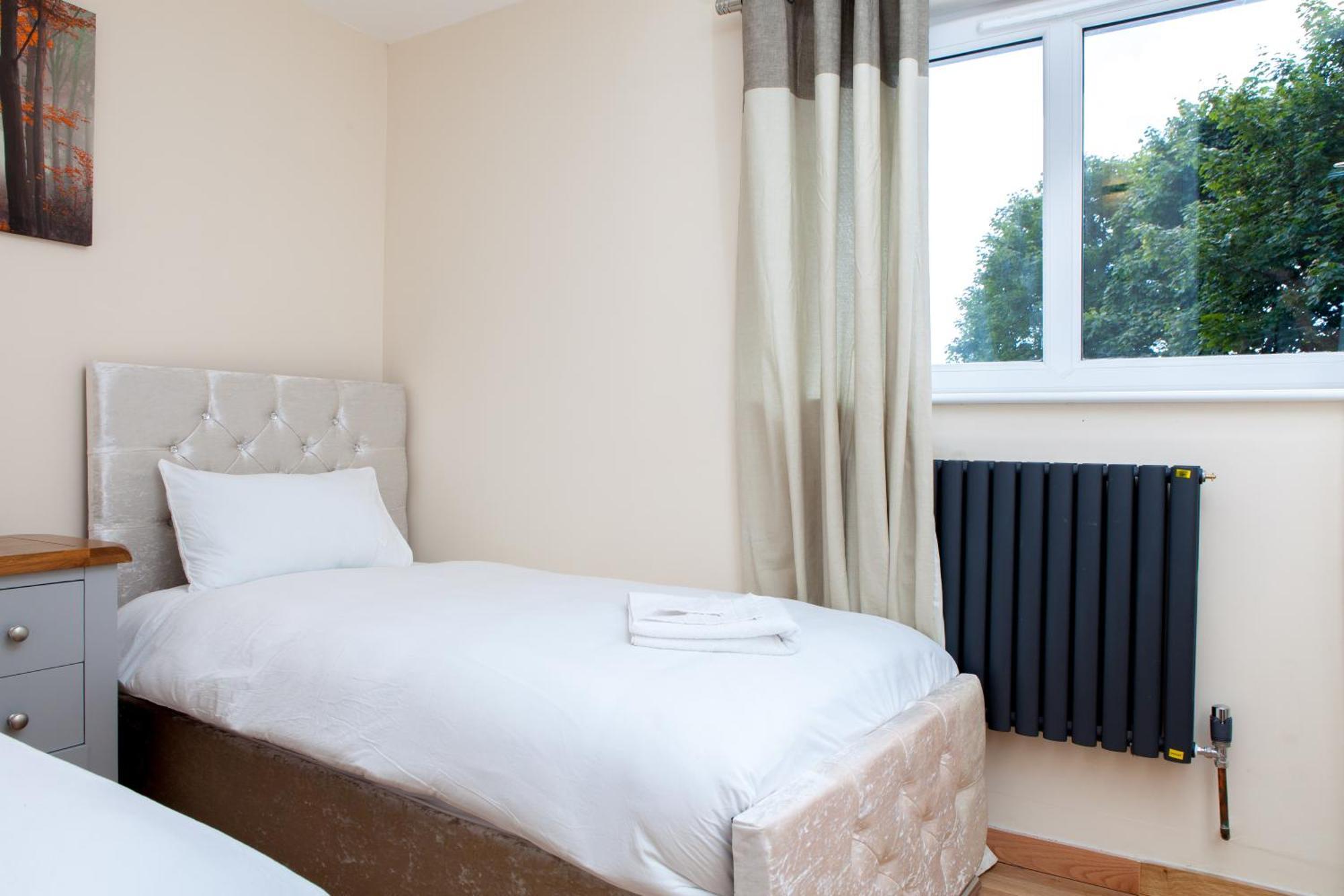 Luxe Arthurs Seat View Townhouse With Hot Tub EDI
