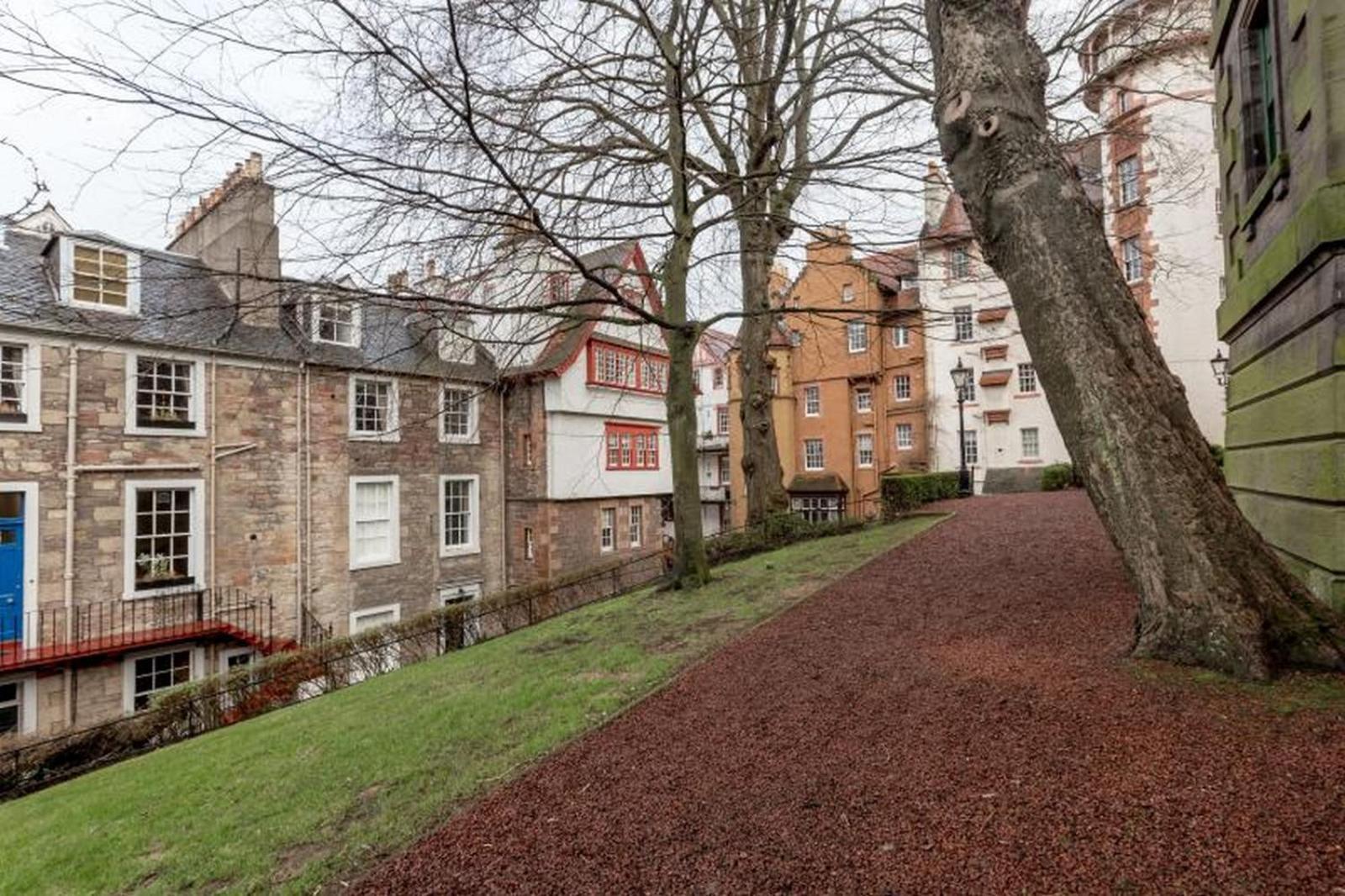Flat On Ramsay Edinburgh