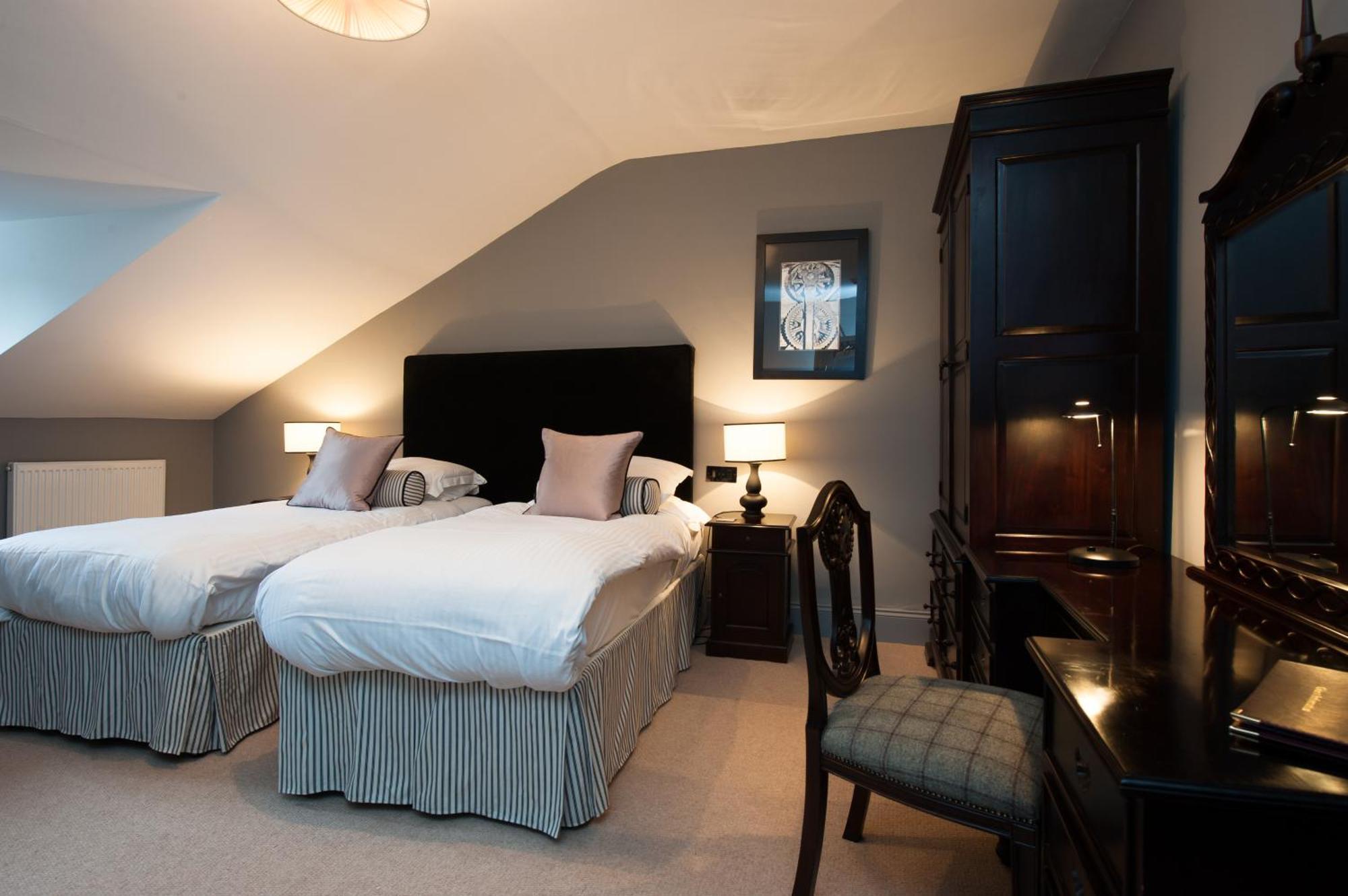 No11 Boutique & Brasserie