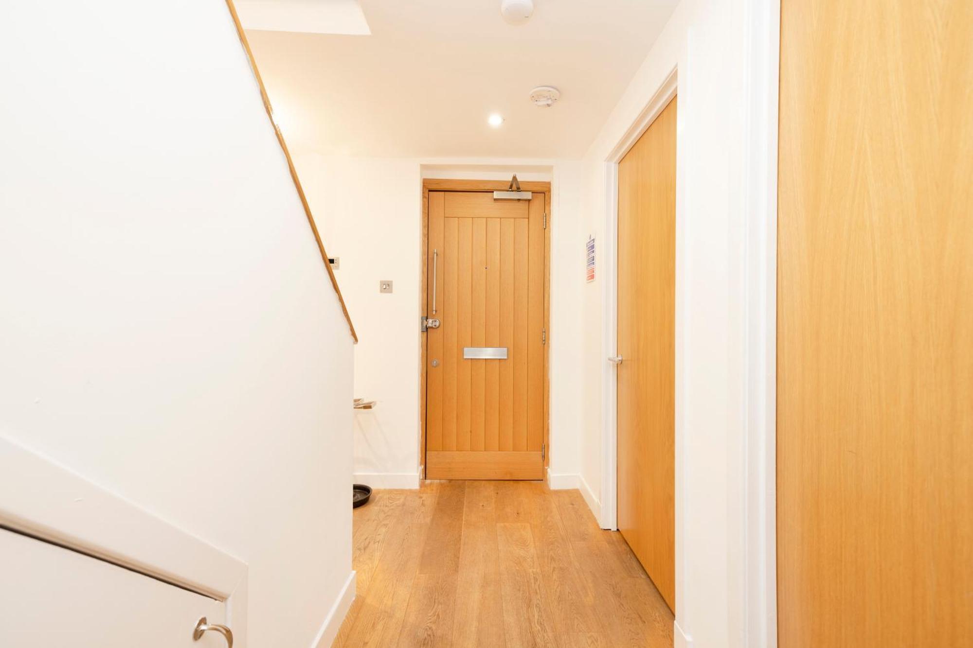 Joivy Chic 2-br Flats Near Castle * EDI