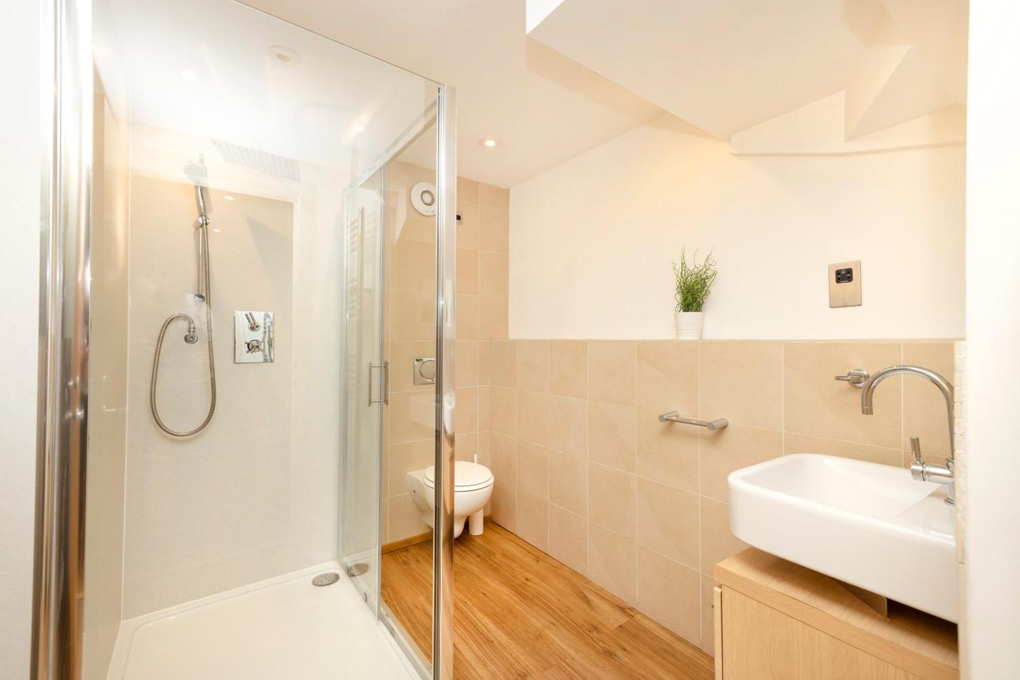 Joivy Chic 2-br Flats Near Castle Apartment EDI