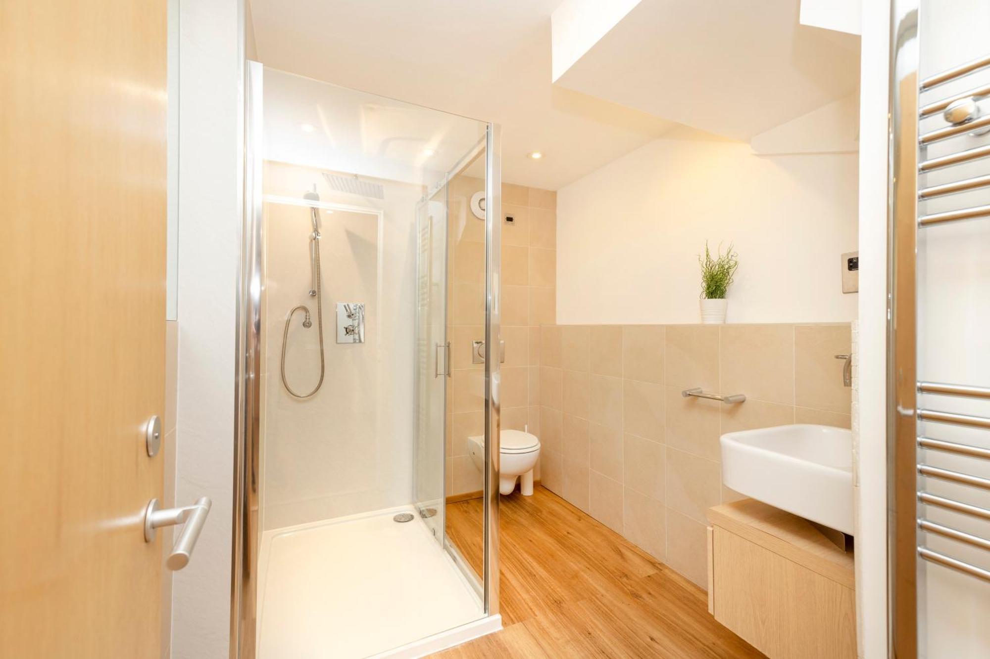 Joivy Chic 2-br Flats Near Castle EDI