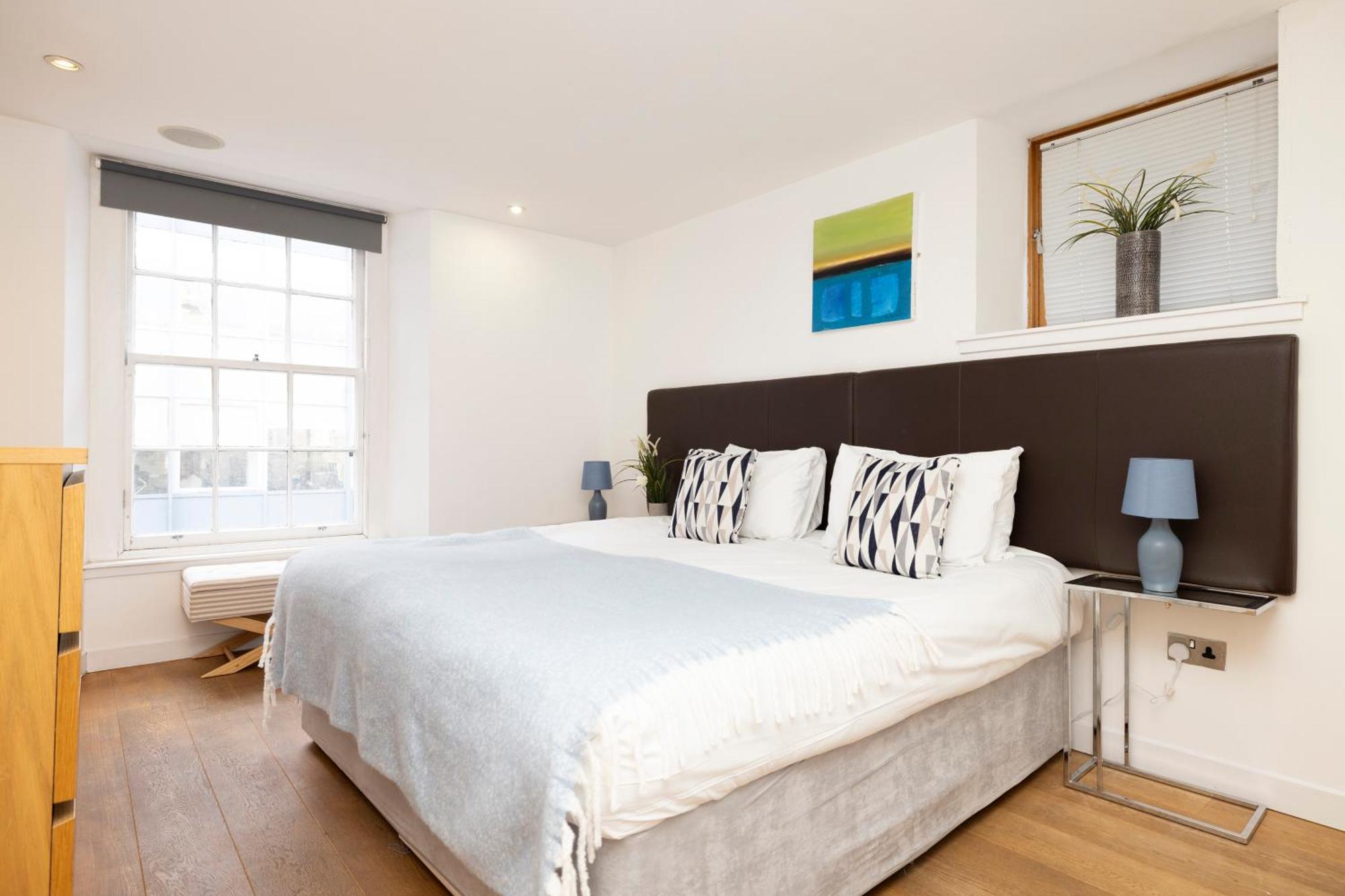 Joivy Chic 2-br Flats Near Castle Apartment EDI
