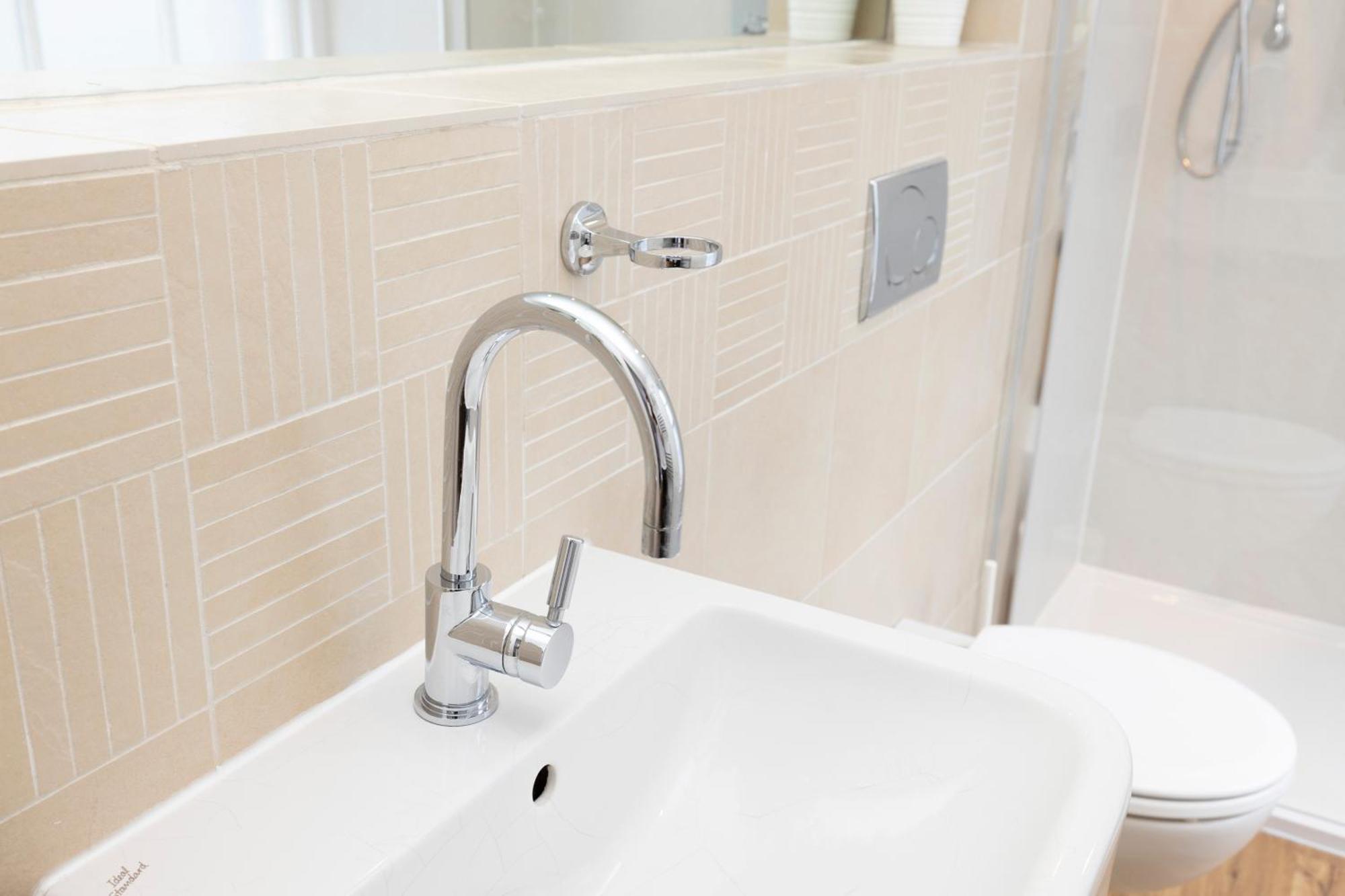 Joivy Chic 2-br Flats Near Castle EDI