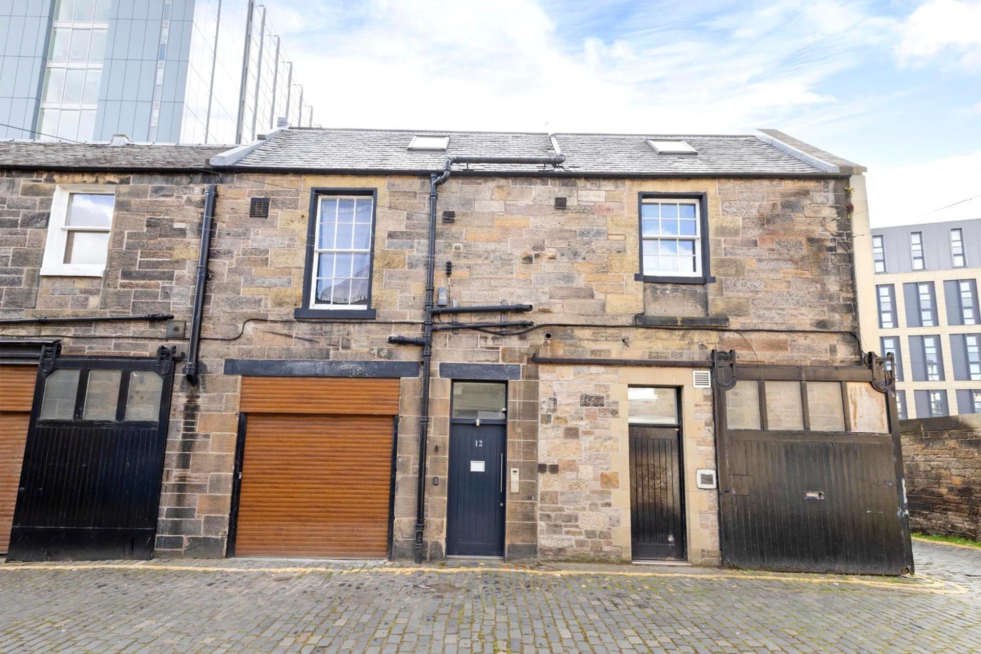 Joivy Chic 2-br Flats Near Castle * EDI