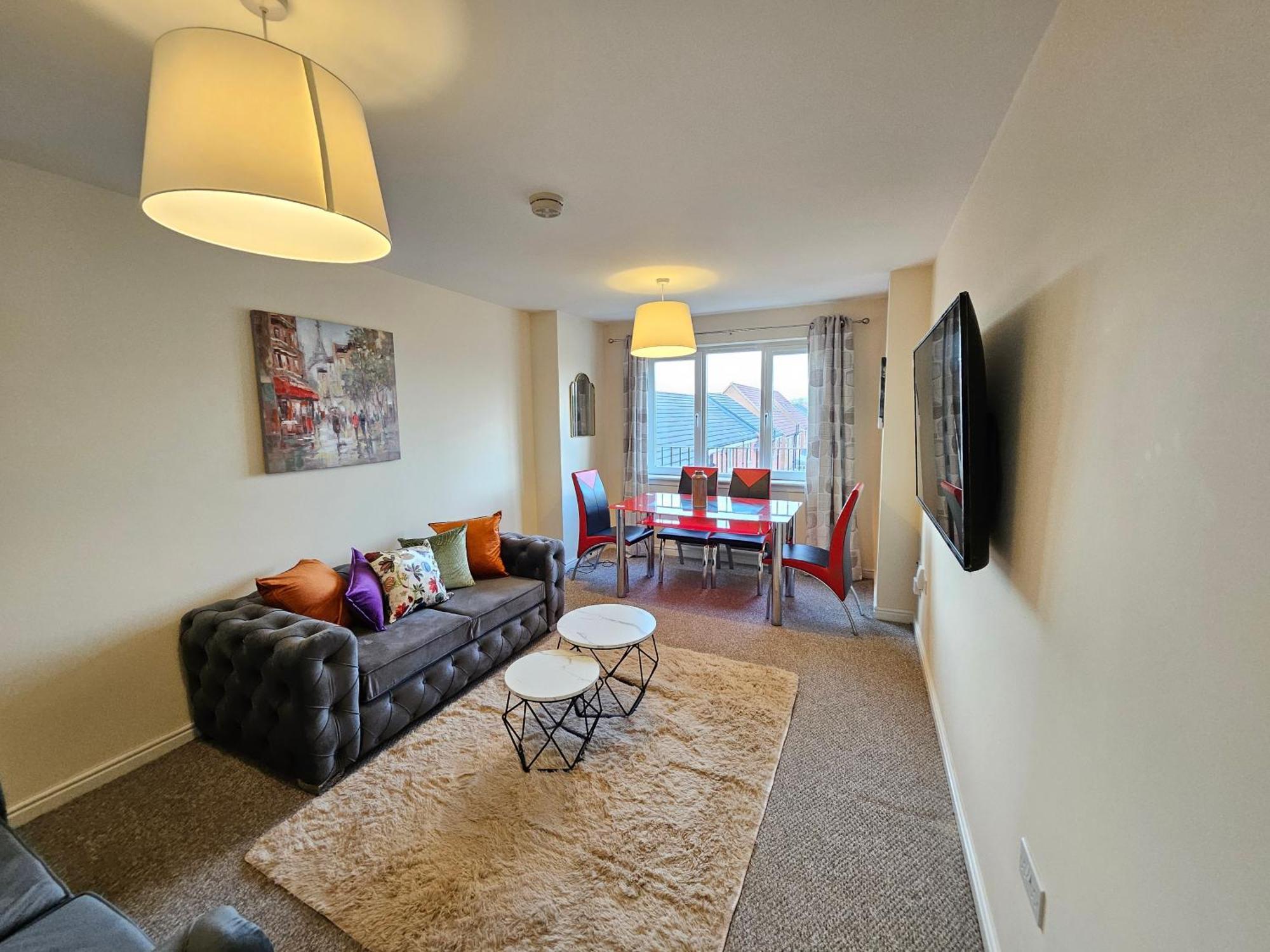 Apartment 2 Bed Apt, 4 Beds With Parking *