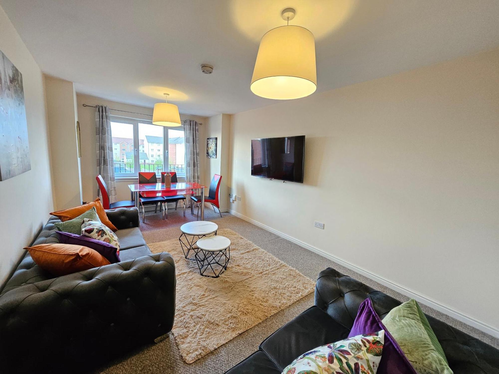 2 Bed Apt, 4 Beds With Parking Apartment