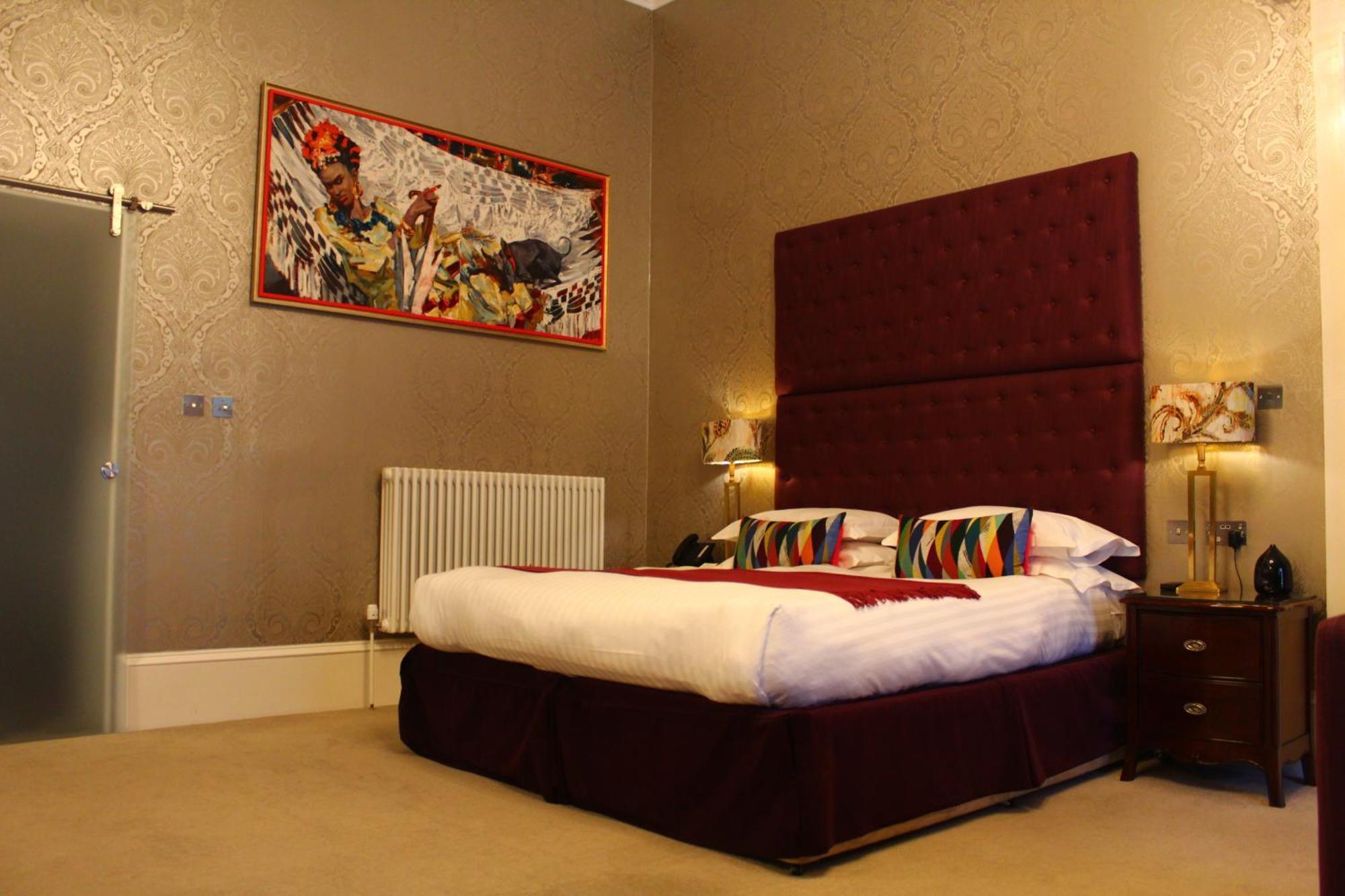 24 Royal Terrace Hotel