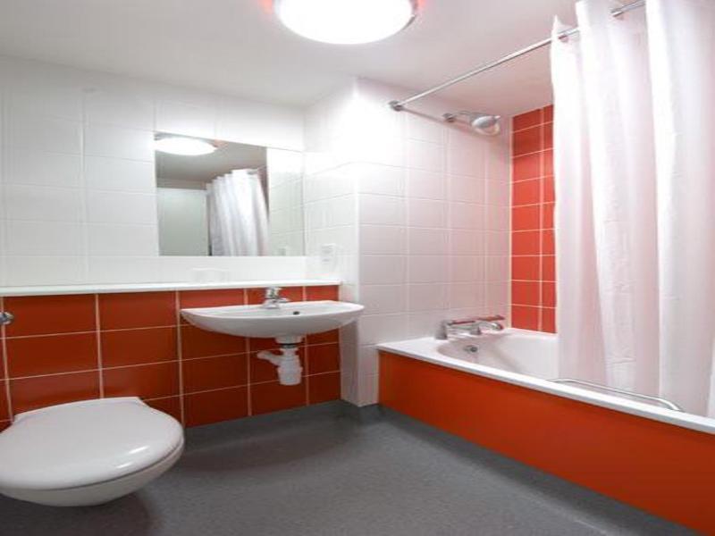 Travelodge Airport Hotel