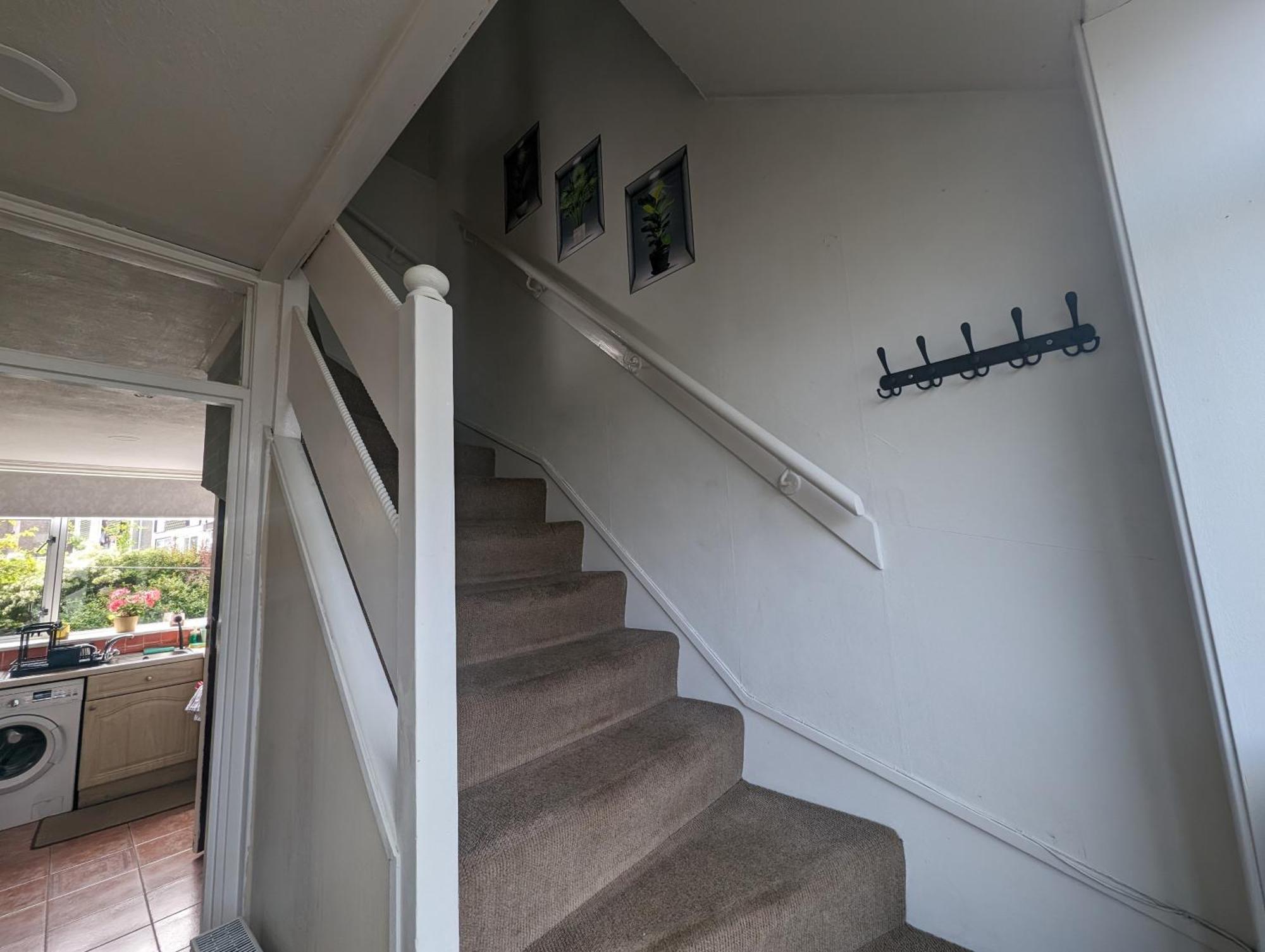 Gorgeous Full In Apartment EDI