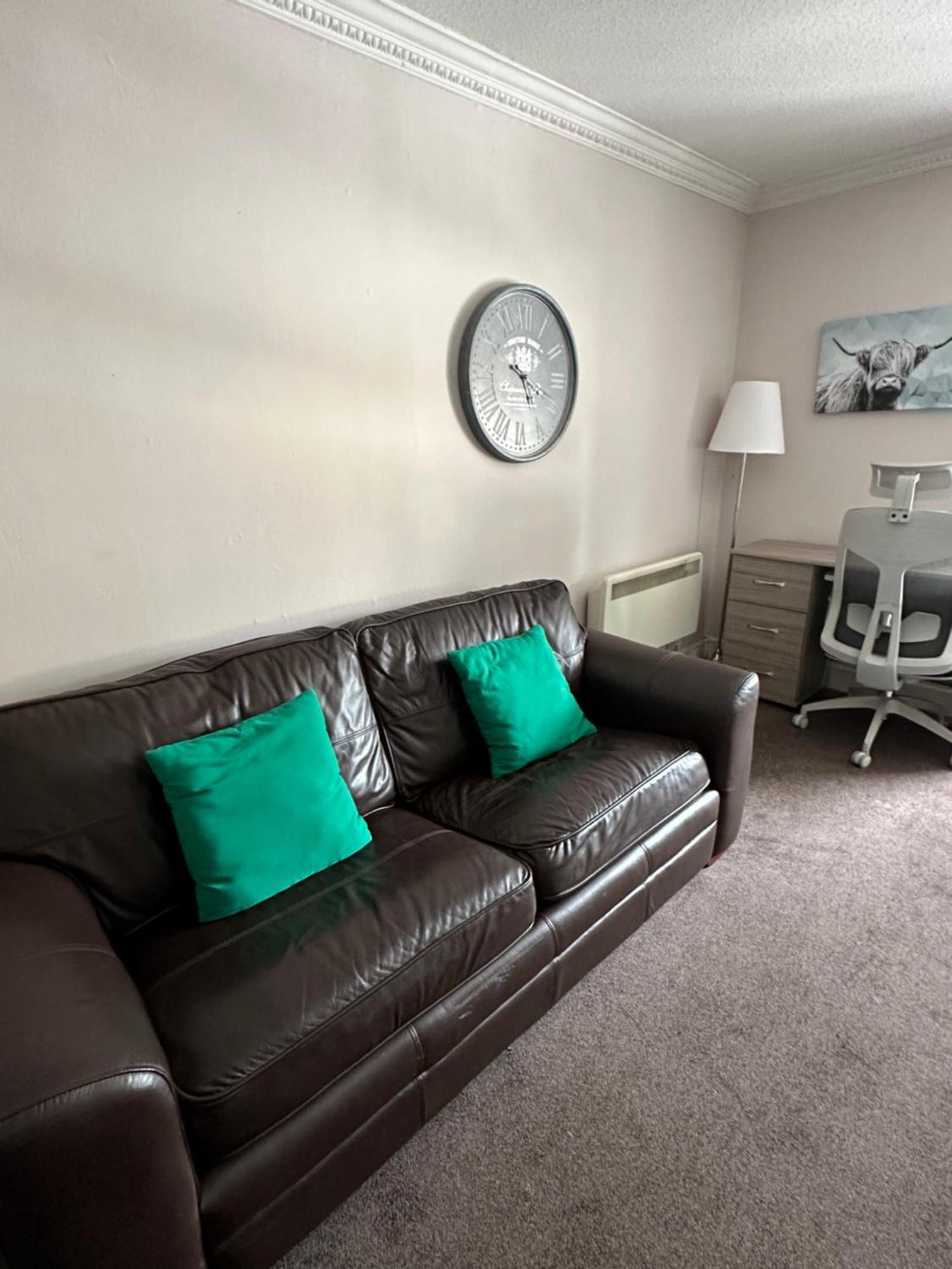 1 Bedroom In Old Town Apartment *